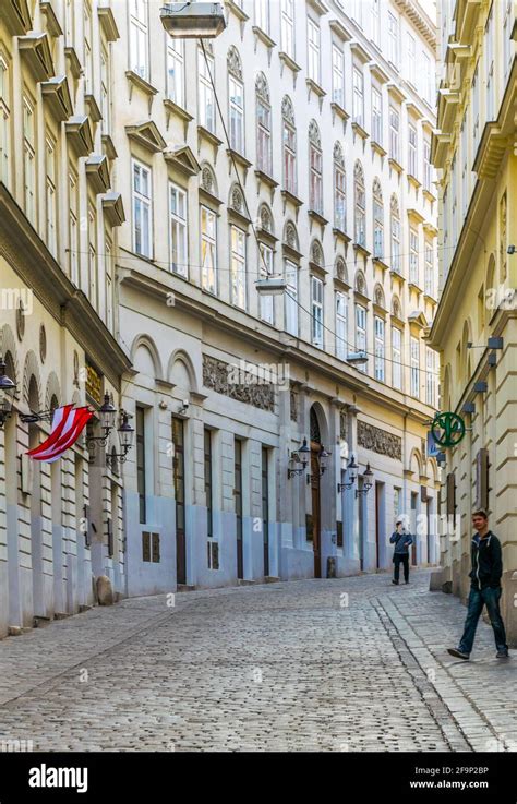 Vie of a white narrow street in the jewish quarter of Vienna, Austria ...