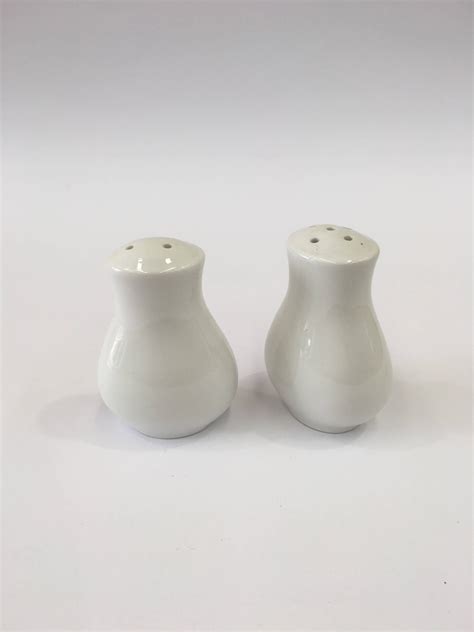 salt-and-pepper-shaker-ceramic