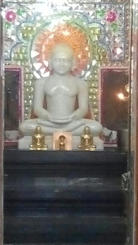 Bhagwan Adinath Digambar Jain Temple in the city Harugeri