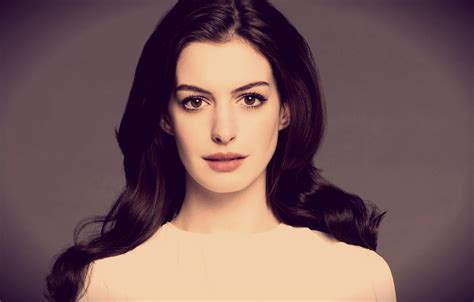 Anne Hathaway - Biography, Height & Life Story | Super Stars Bio