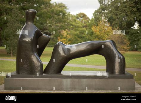 Henry Moore sculpture Reclining Figure Arch Leg 1969-70 Stock Photo - Alamy