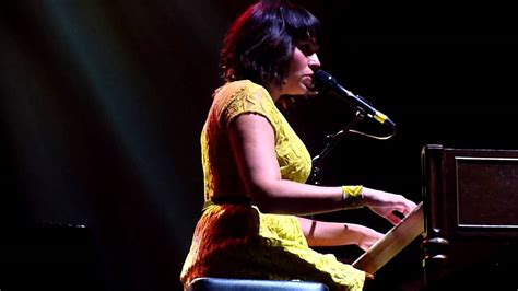 Norah Jones "Out On The Road" @ Olympia (Paris) - YouTube