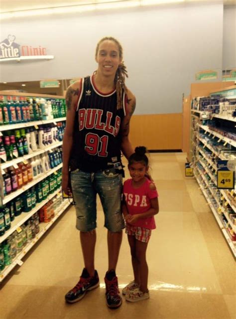 PHOTO Brittney Griner In Little Clinic With Her Daughter Wearing A ...