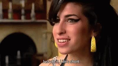 Amy Winehouse GIF - Amy Winehouse - Discover & Share GIFs