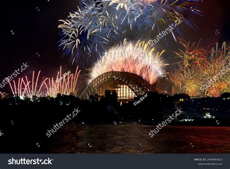 Sydney Harbour Bridge New Years Eve Stock Photo 2099483023 | Shutterstock