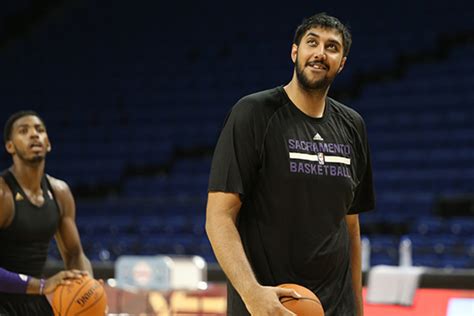 Sim Bhullar Becomes First NBA Player of Indian Descent - SI Kids ...