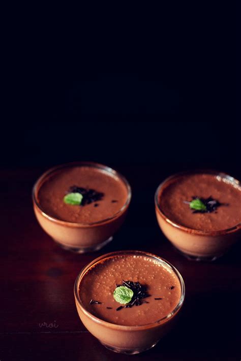 banana chocolate mousse recipe | quick eggless mousse recipe