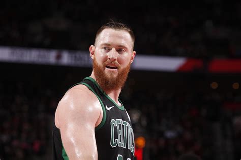 Watch: Aron Baynes hits SEVEN threes in a row (in practice)