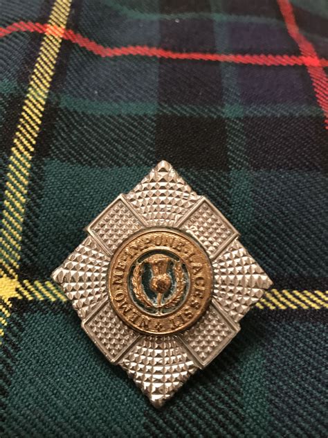 The Royal Scots ( The Royal Regiment ) officer cap badge 1931-present | Irish history, Badge, Scots