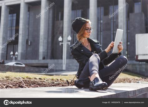 Cute girl hacker programmer uses a tablet computer outdoors — Stock ...