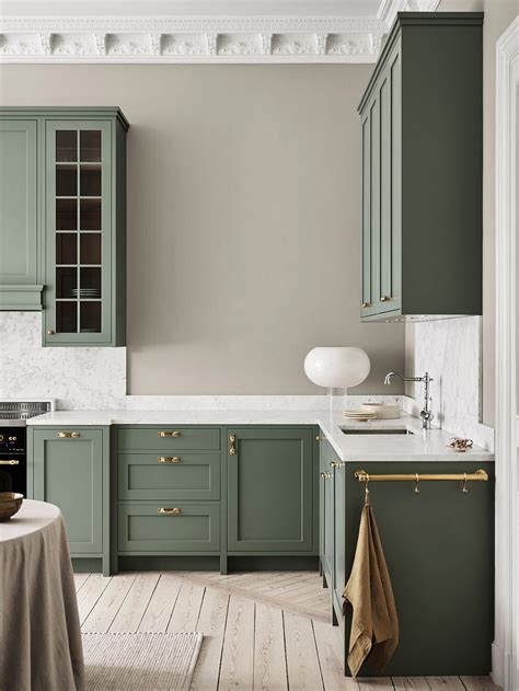 Classic shaker kitchen in green — Nordiska Kök