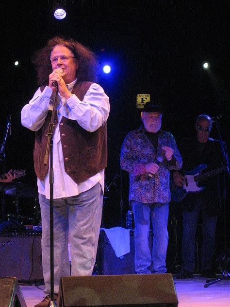 Mark Volman, left front and Howard Kaylan right, rear, in Westbury, NY, performing as Flo ...