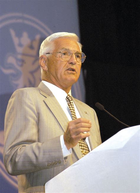 GM’s Bob Lutz Sets the Record Straight at AutoVenture 2005 | Airport Journals