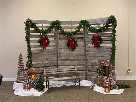 Rustic Christmas backdrop scene | Photo backdrop christmas, Outdoor ...