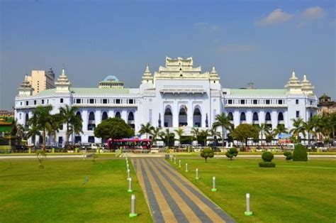 Walking Through Yangon’s Colonial Past – The Mad Traveler