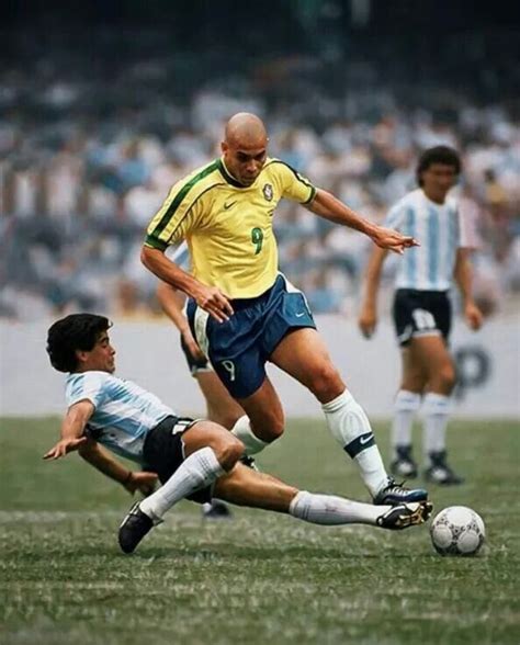 Maradona vs Ronaldo | Fotos de fútbol, Leyendas de futbol, Carteles de fútbol