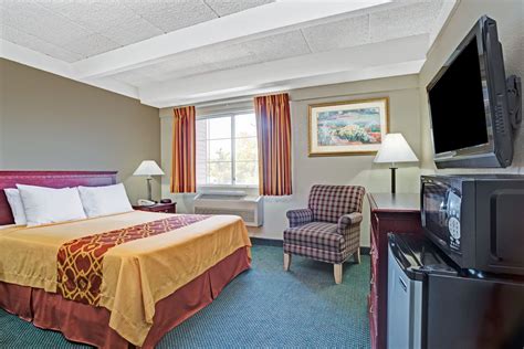 Travelodge by Wyndham Iowa City | Iowa City, IA Hotels