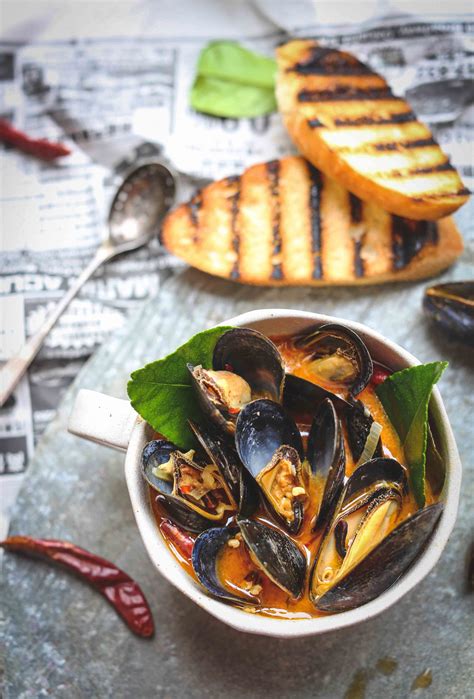 Thai-inspired spicy Mussels soup from circahappy.com Steamed Mussels, Mussels Recipe, Cooking ...