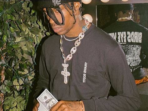 Travis Scott Buys Kylie Jenner $60K Butterfly Chain | HipHopDX