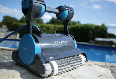 Dolphin Premier Pool Cleaner – Is It the Best Pool Robotic Cleaner?