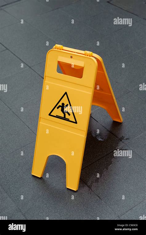 Caution slippery surface sign hi-res stock photography and images - Alamy