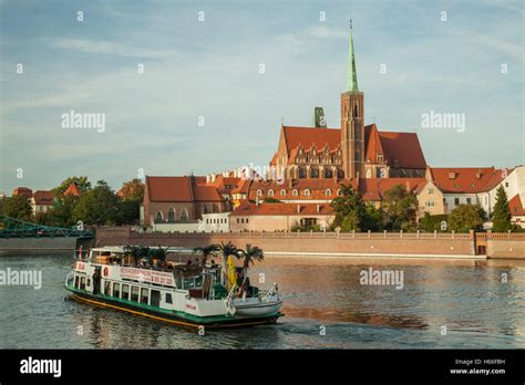 Autumn afternoon on Oder river in Wroclaw, Lower Silesia, Poland Stock ...