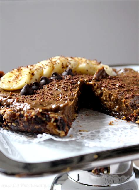 Raw & Vegan Chocolate Banana Pudding Pie - Chelsey Amer