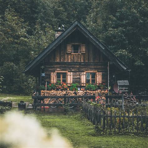 Beautiful cabin in the Swiss Alps : r/CozyPlaces