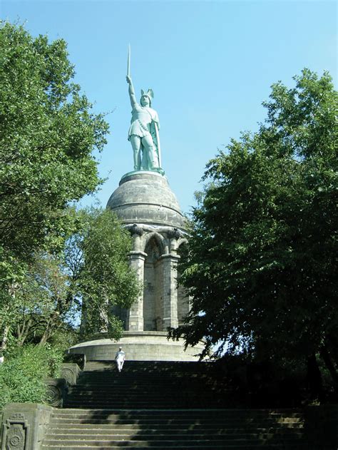 Discover the Majestic Hermannsdenkmal in Teutoburg Forest