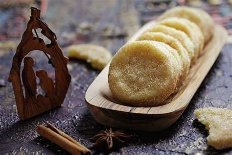 Pan de Polvo (Mexican Shortbread) | Kitchen Nostalgia