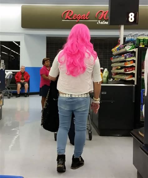 10 funny and strange photos of Customers shopping at Walmart - Small Joys