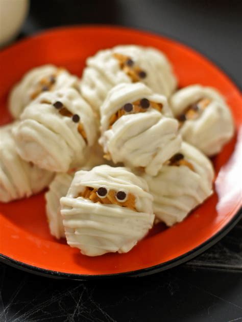 Halloween Haystack Mummies Recipe | HGTV