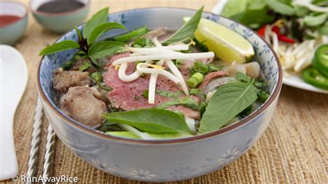 Vietnamese Beef Noodle Soup (Pho Bo)-Authentic Beef Pho Recipe+Video