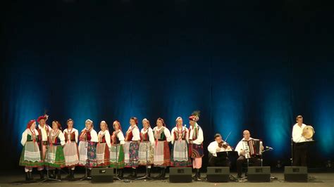 Polish folk songs - tiling a shower