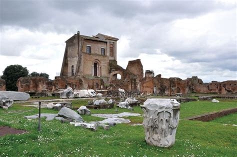 Palatine Hill | Ancient ruins, archaeological site, Forum Romanum ...