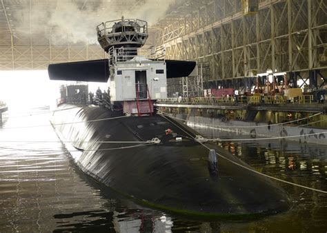 DVIDS - Images - USS Tennessee (SSBN 734) (Blue) Arrives in TRF Dry Dock [Image 4 of 13]