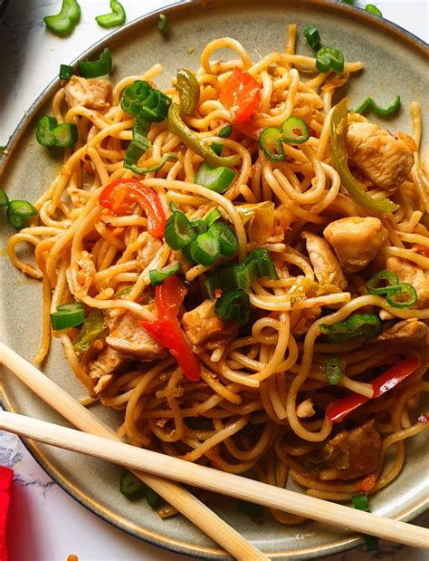 How to make quick & easy chicken chow mein noodles