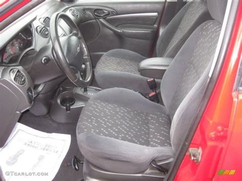 Dark Charcoal Black Interior 2001 Ford Focus SE Sedan Photo #52563077 ...