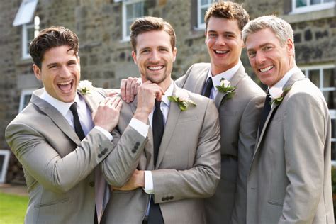 A Guide to Groomsmen’s Rental Suits - Style That Doesn't Compromise