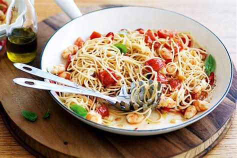 angel hair pasta with tomatoes