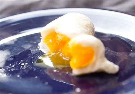 How to Poach an Egg in the Microwave ~ Macheesmo