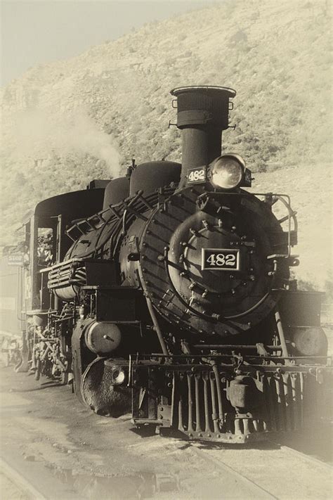 Old timey 3 engines trains - thingstiklo