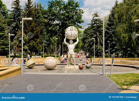 Vinnytsia, Ukraine - July 2020: View of Fountain on the Prospectus of ...