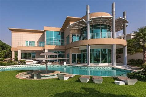 Live in Ultra-Modern Luxury With This Emirates Hills Villa in Dubai ...