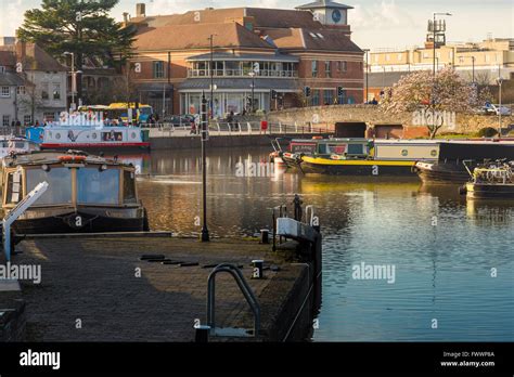 Stratford upon avon canal basin hi-res stock photography and images - Alamy