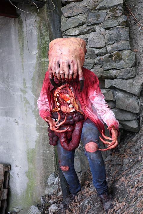 My headcrab zombie cosplay from a few summers ago! Planning on starting ...