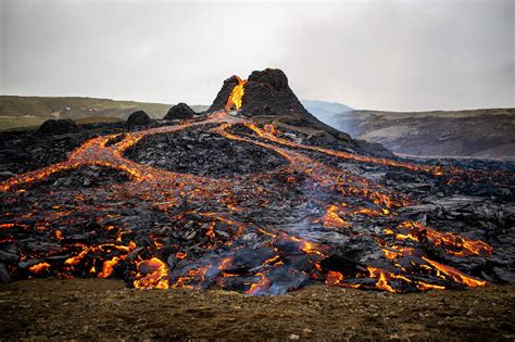 Stunning Photos of a Long-dormant Volcano In Iceland Erupting now