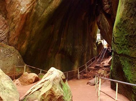 Edakkal caves- coveringindia