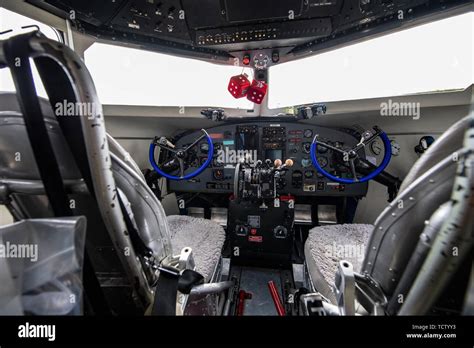 Cockpit dc 10 hi-res stock photography and images - Alamy