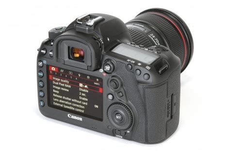 Canon EOS 5D Mark IV vs Nikon D810 - What Digital Camera